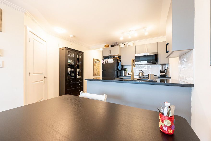 PH11 2265 E Hastings Street