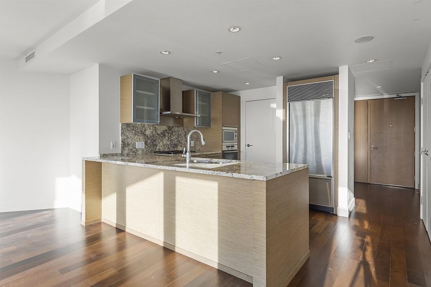 3308 1111 Alberni Street