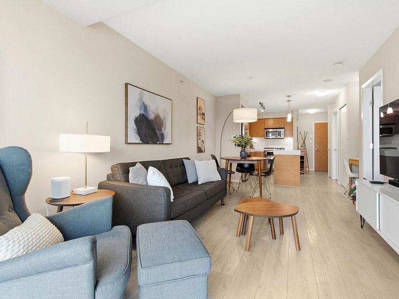 607 2770 Sophia Street