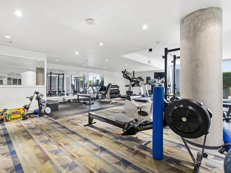 607 2770 Sophia Street