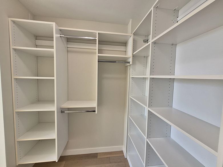 317 2033 W 10th Avenue