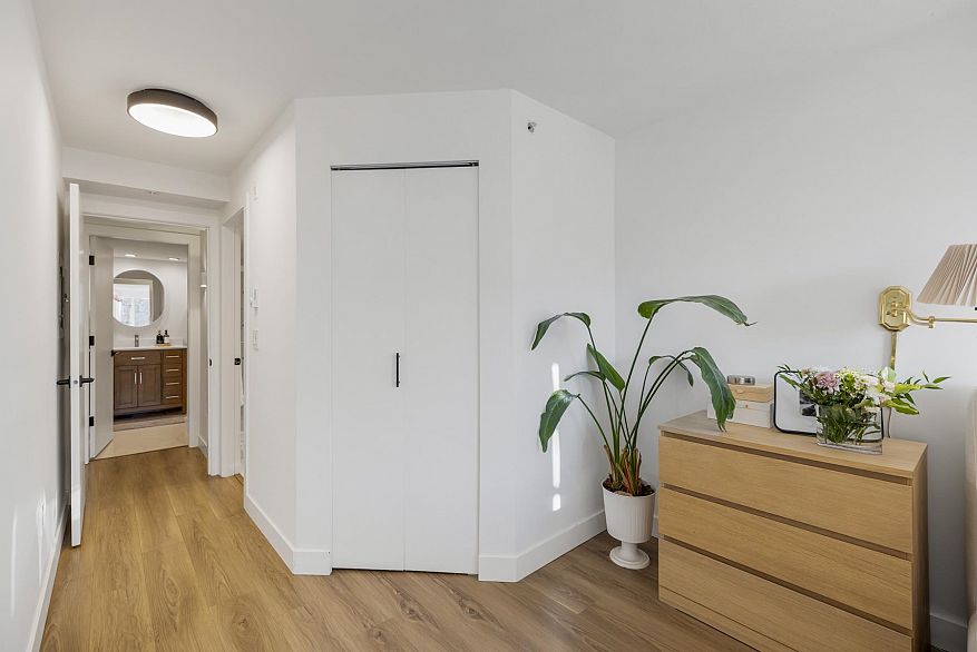 504 2137 W 10th Avenue