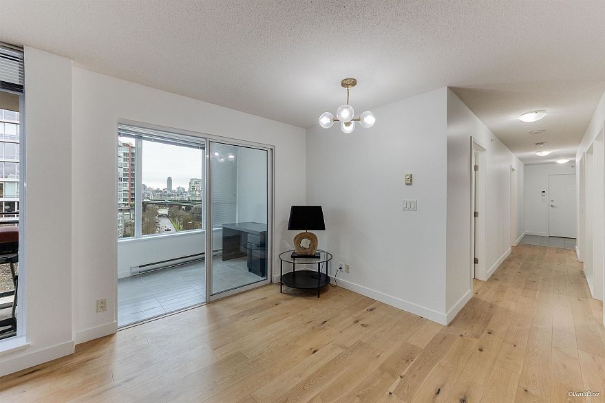 703 33 Smithe Street