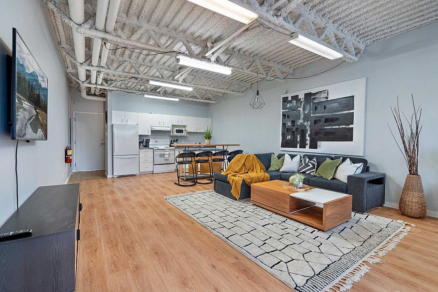 306 350 E 2nd Avenue