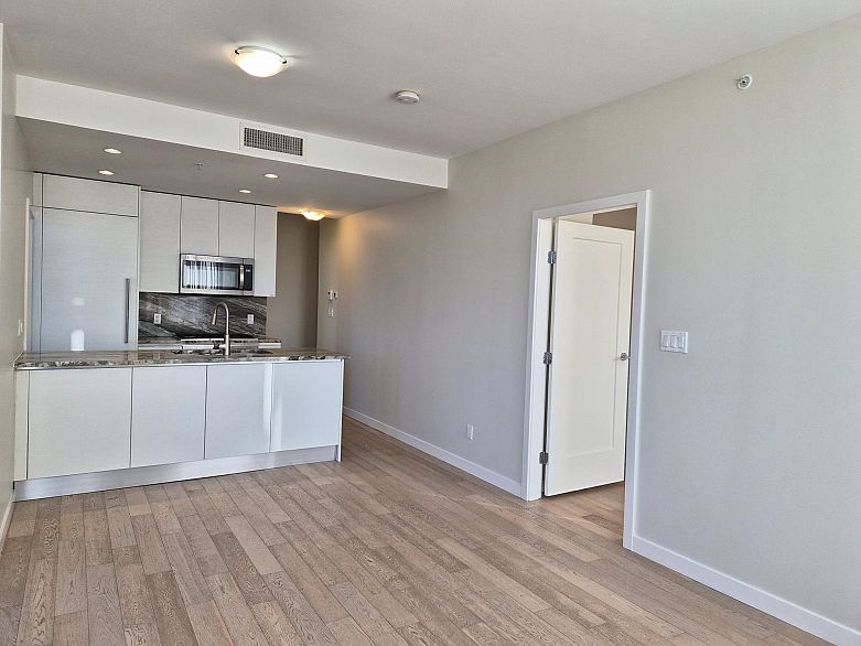 317 2033 W 10th Avenue