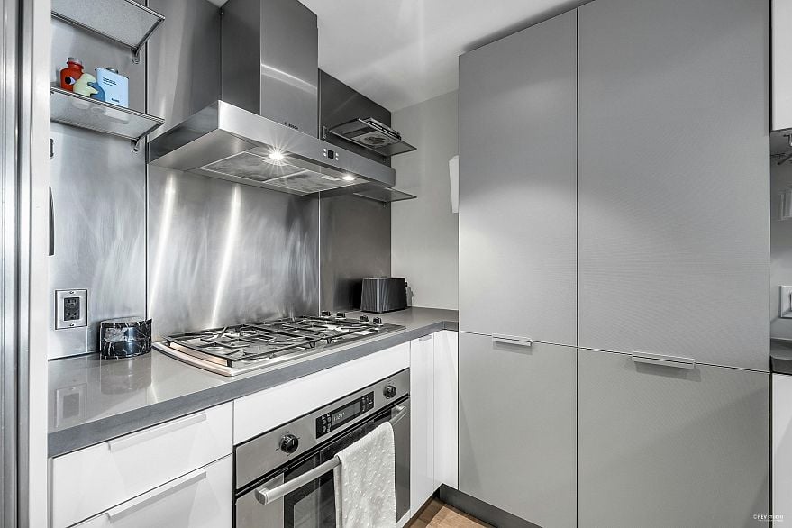 1907 788 Richards Street