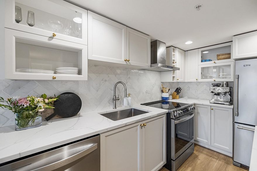 504 2137 W 10th Avenue