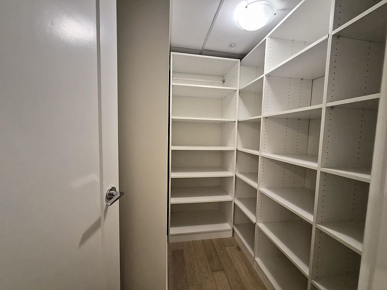 317 2033 W 10th Avenue