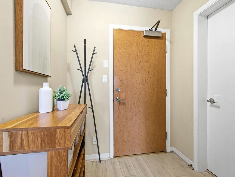 607 2770 Sophia Street