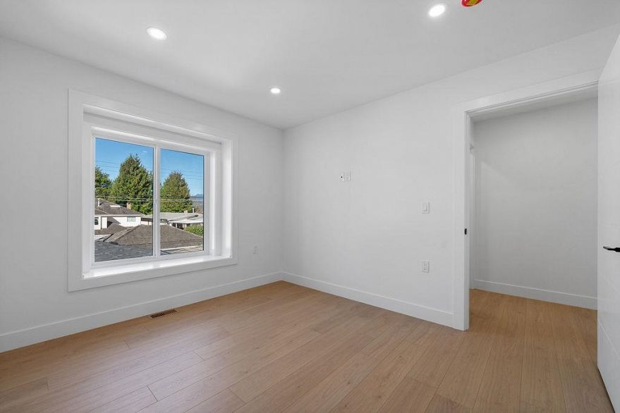 2 2447 E 41st Avenue