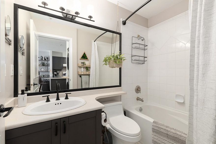 405 2688 Vine Street