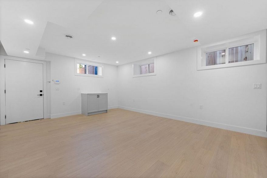 2 2447 E 41st Avenue