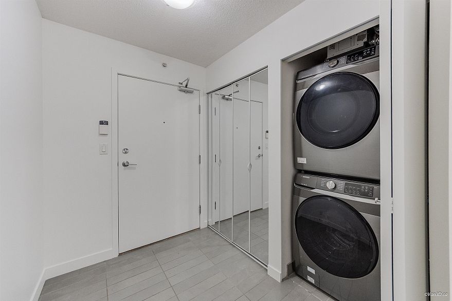 703 33 Smithe Street