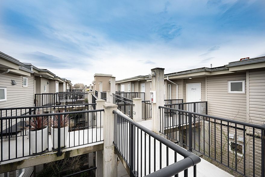 PH11 2265 E Hastings Street