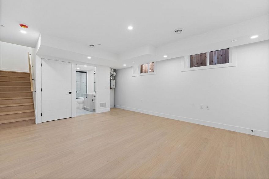 2 2447 E 41st Avenue