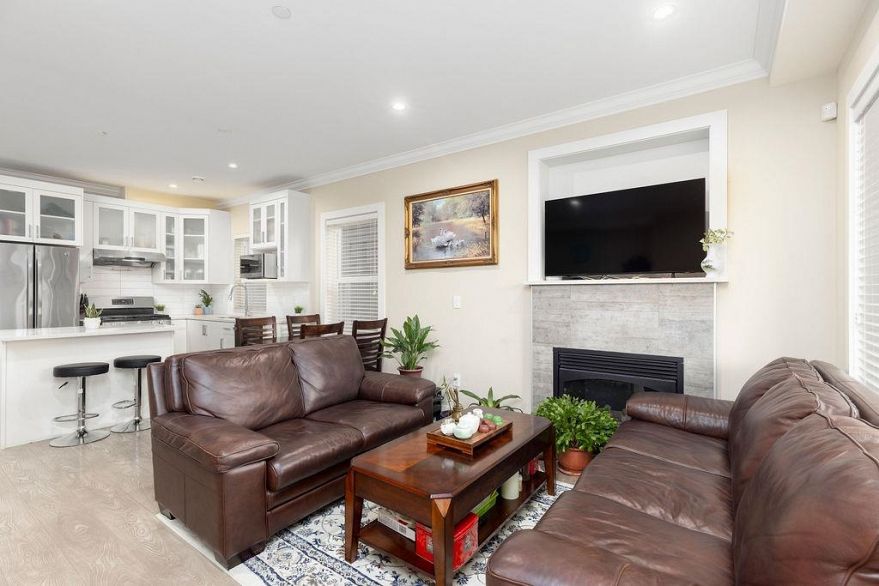 201 4577 Slocan Street