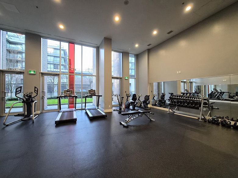 317 2033 W 10th Avenue