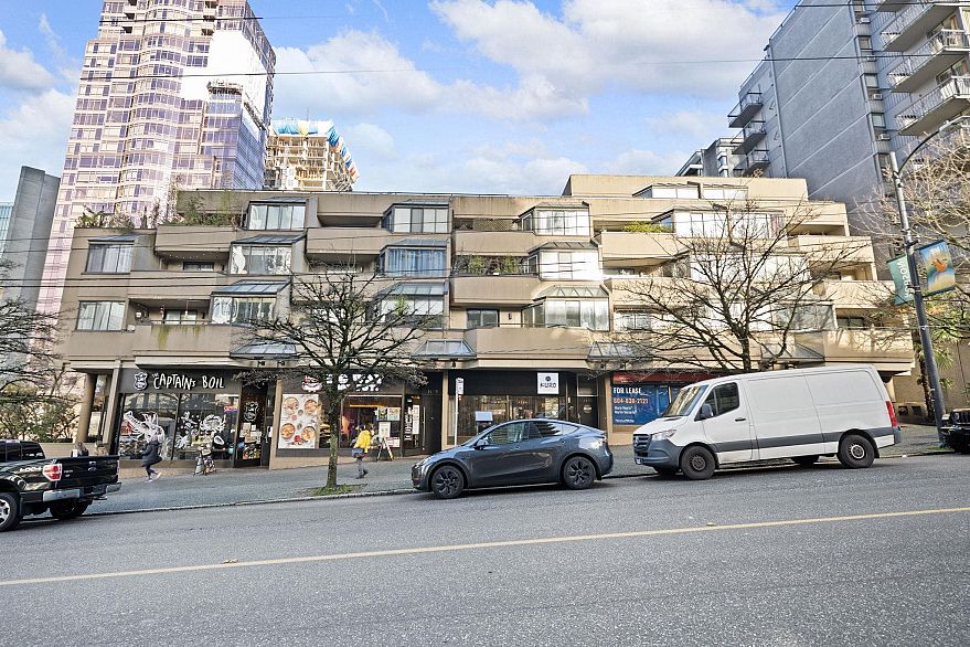 400 1455 Robson Street