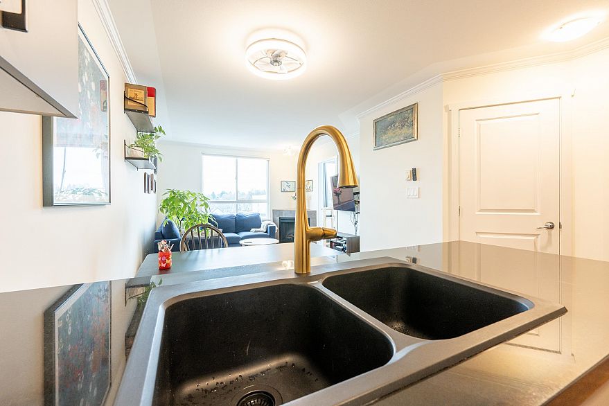 PH11 2265 E Hastings Street