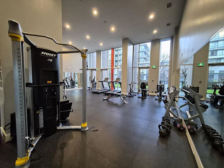 317 2033 W 10th Avenue