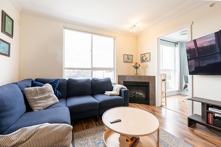 PH11 2265 E Hastings Street