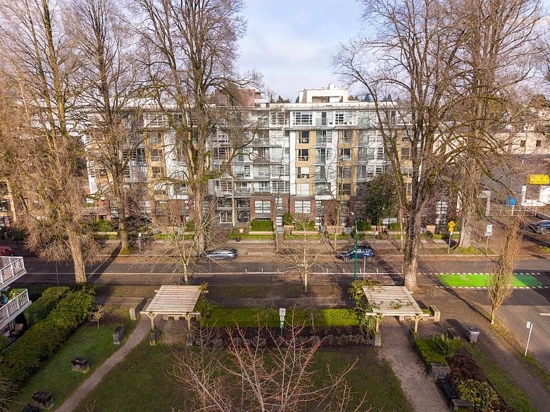 504 2137 W 10th Avenue