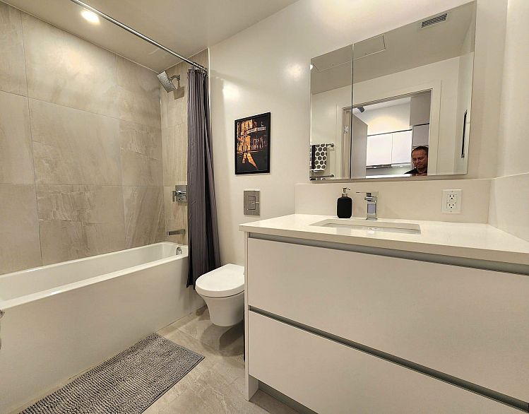 909 180 E 2ND AVENUE, Vancouver BC V5T 0K4