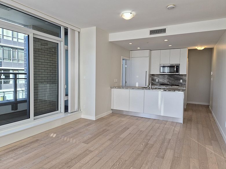 317 2033 W 10th Avenue