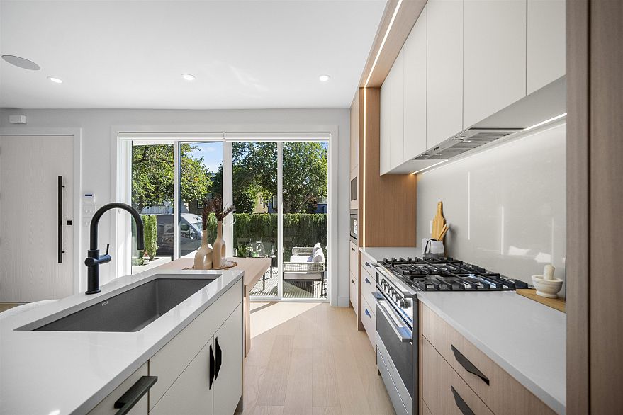 1 5033 Prince Albert Street