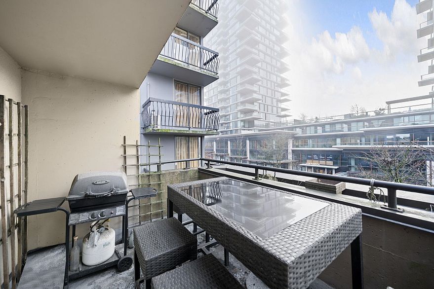 400 1455 Robson Street