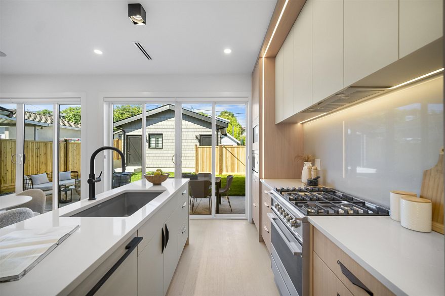 2 5033 Prince Albert Street