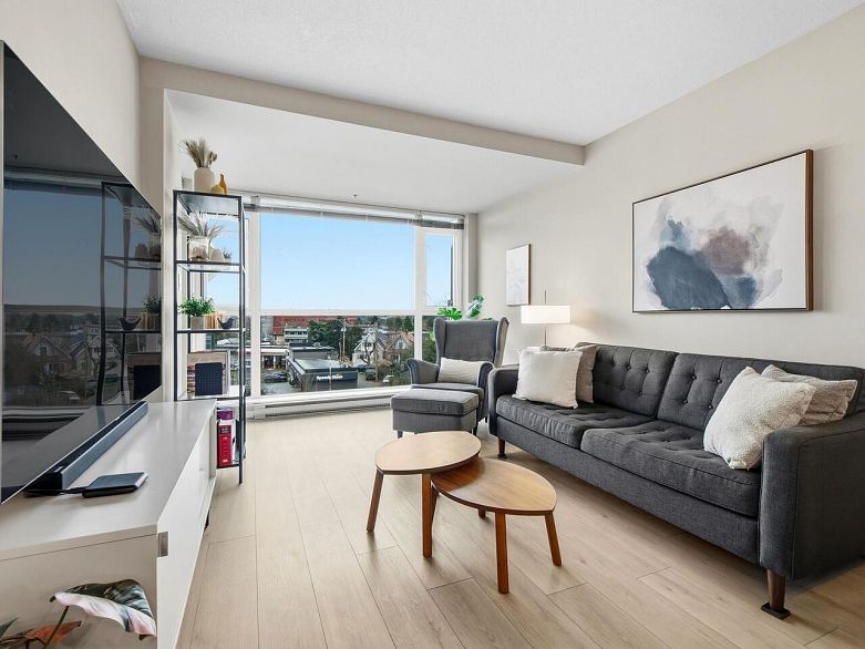 607 2770 Sophia Street