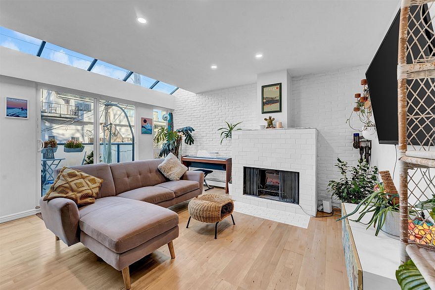 204 2125 York Avenue