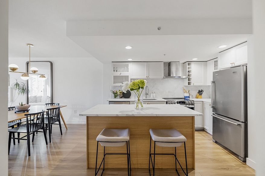 504 2137 W 10th Avenue