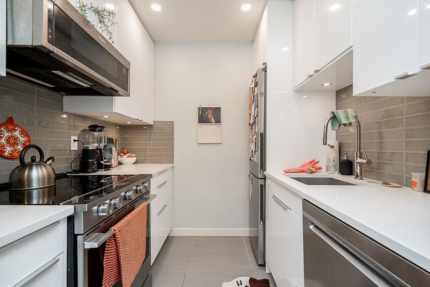 318 830 E 7th Avenue