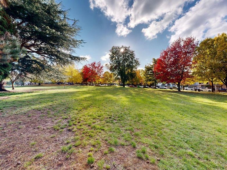 201 2222 Prince Edward Street