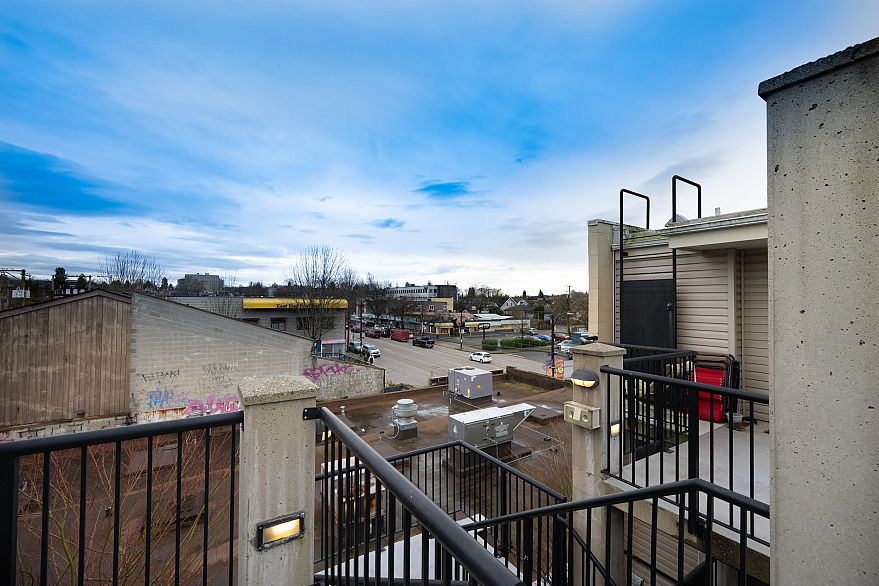 PH11 2265 E Hastings Street