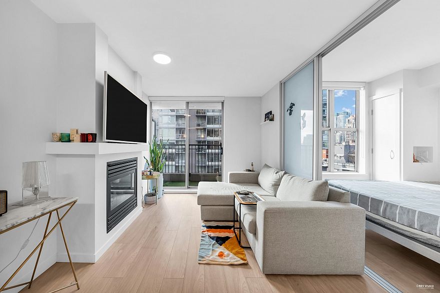 1001 989 Richards Street