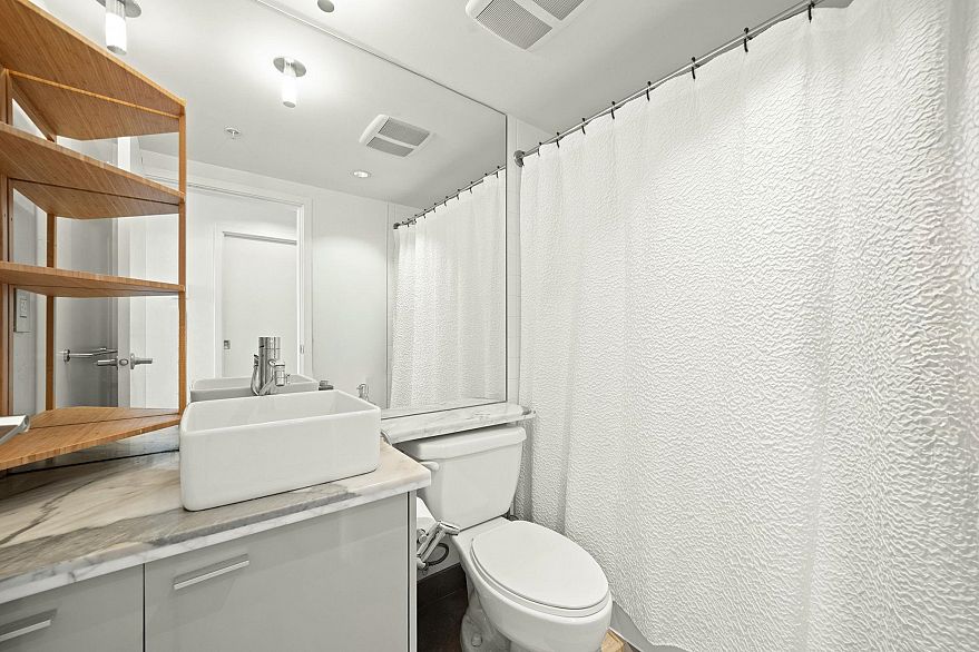 3302 33 Smithe Street