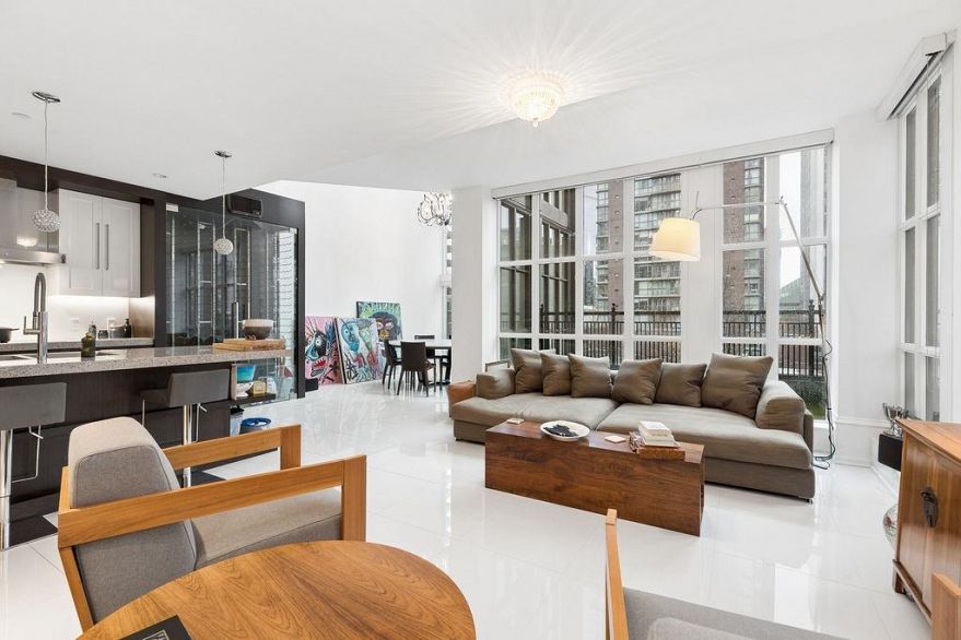 PH2 1102 Hornby Street