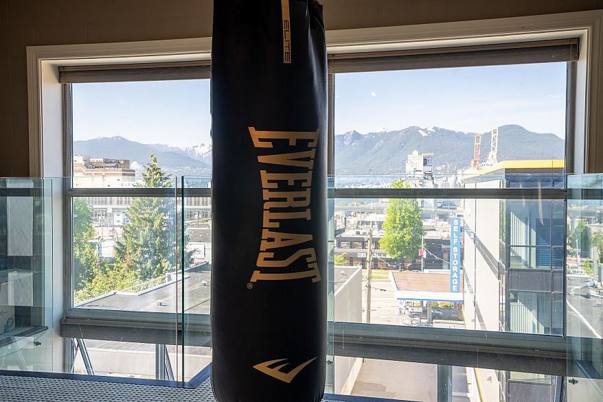 305 1220 E Pender Street