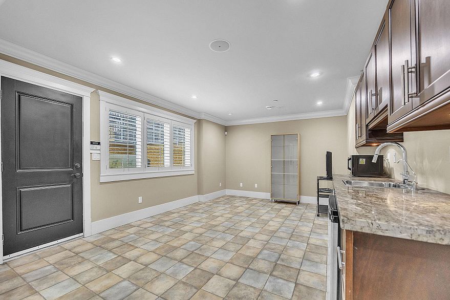 3593 Mackenzie Street