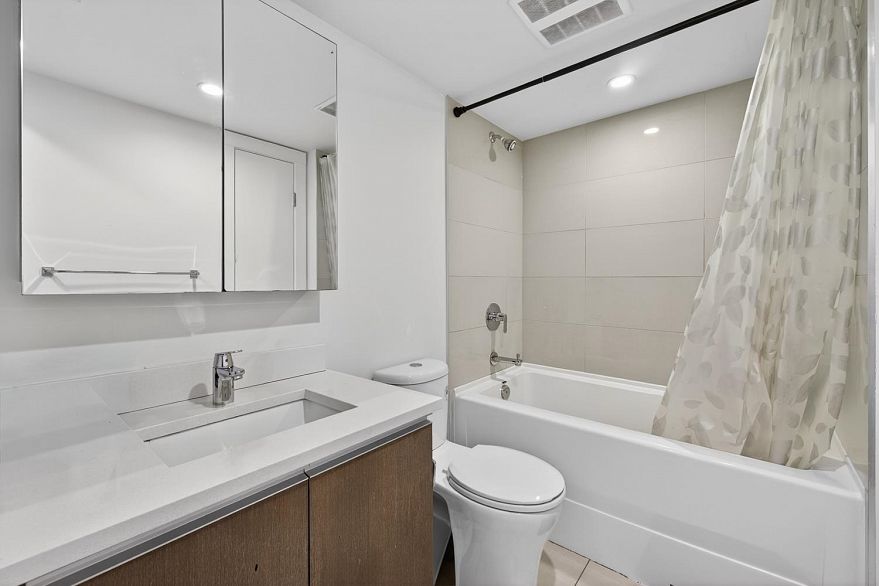 606 1009 Harwood Street