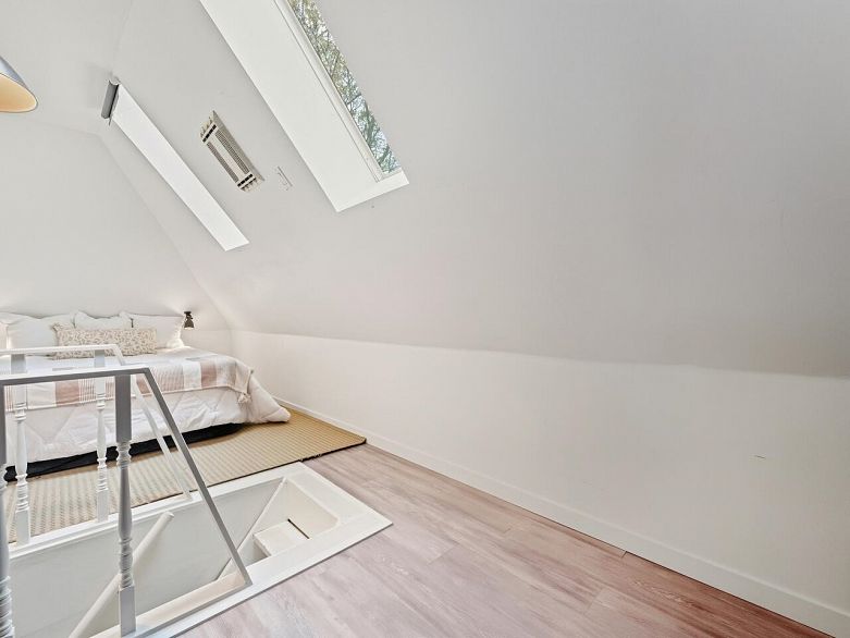 305 1915 E Georgia Street