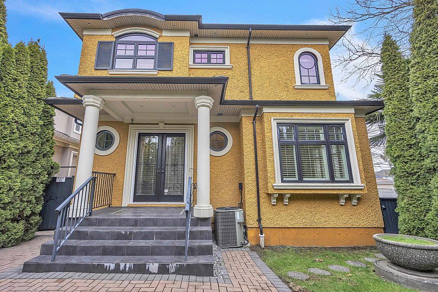 3593 Mackenzie Street