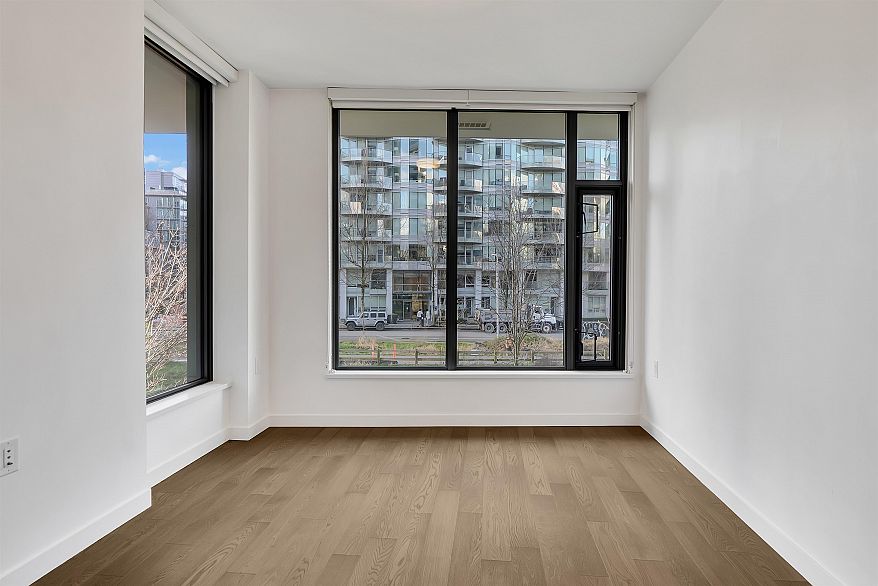 102 1688 Pullman Porter Street