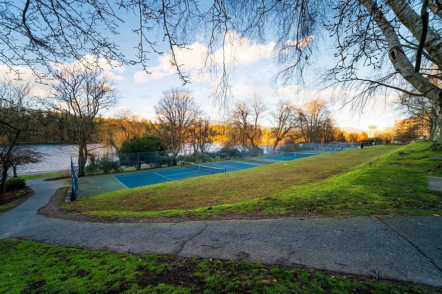 212 1924 Comox Street