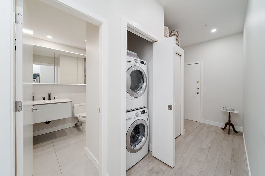 212 1924 Comox Street