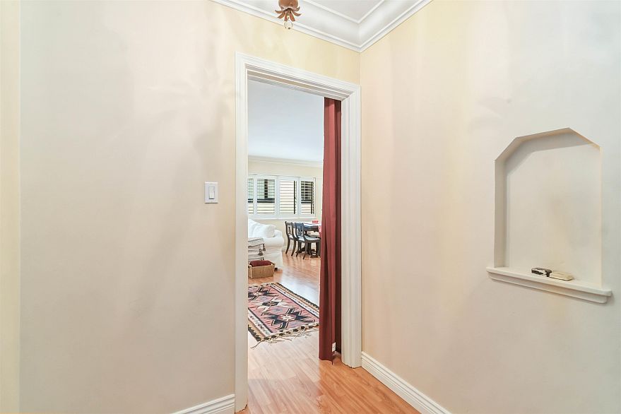 107 1879 Barclay Street