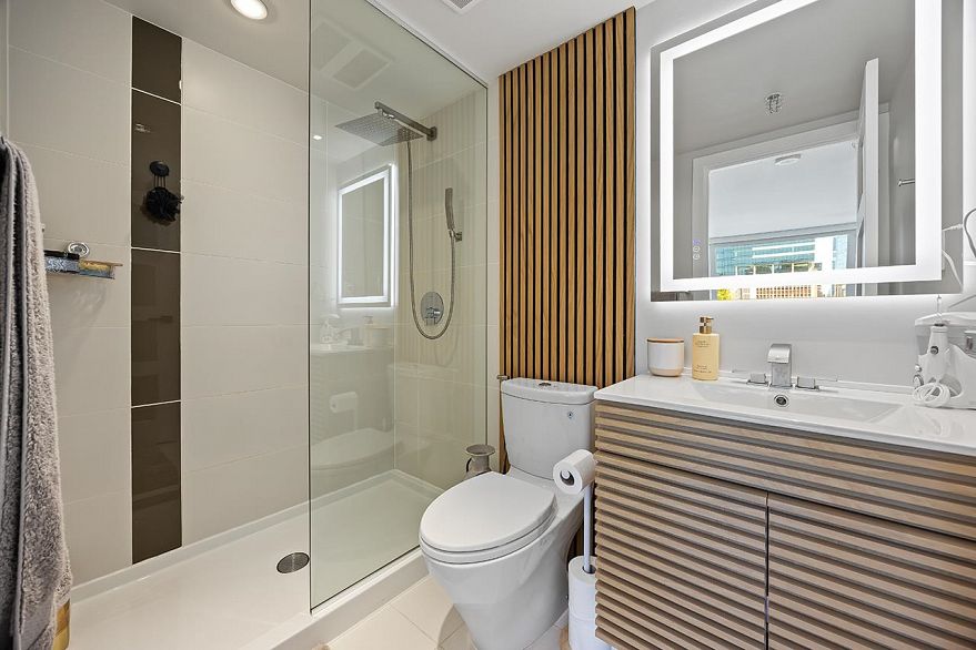 607 161 W Georgia Street